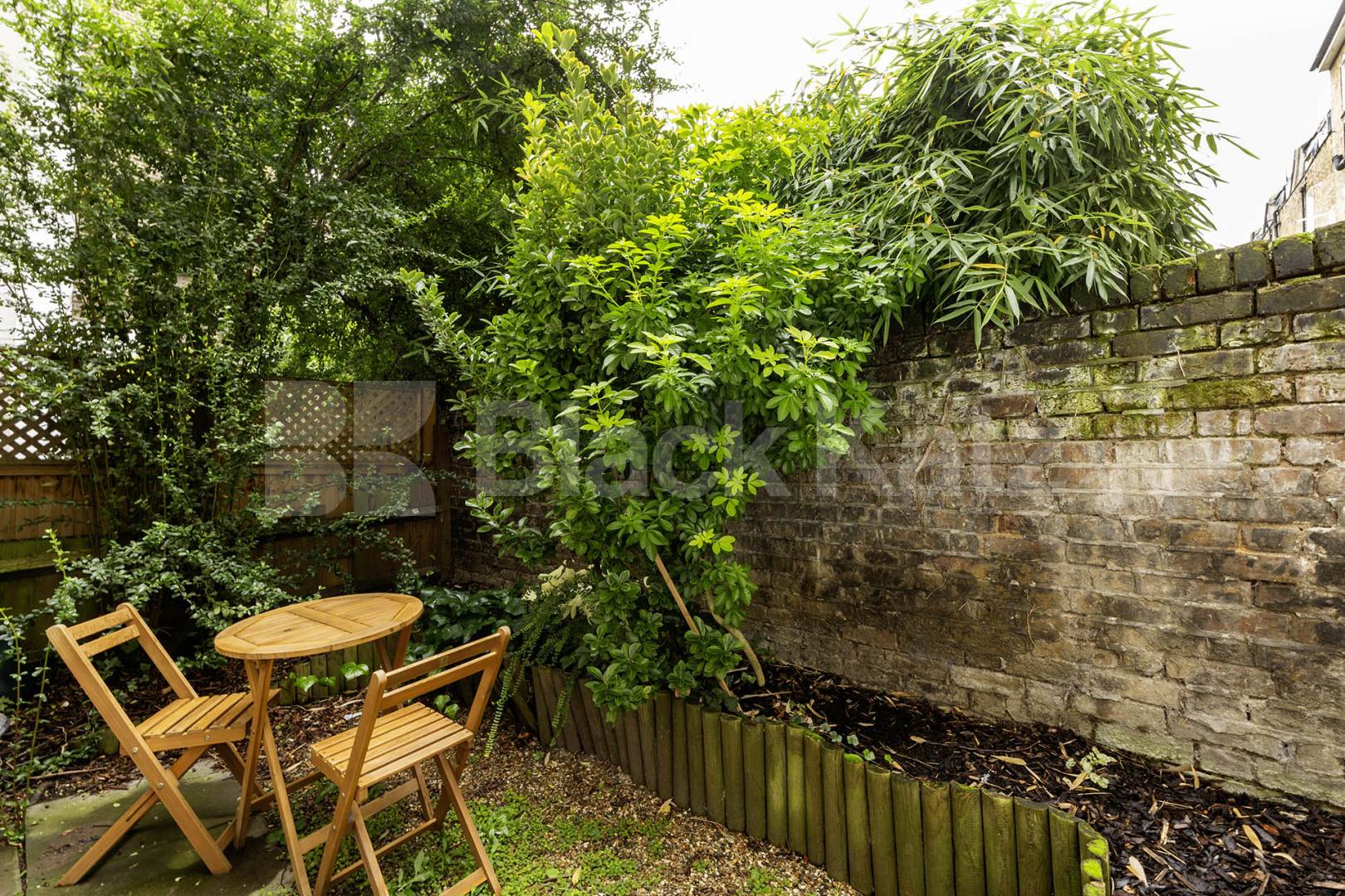 Modern recently refurbished one bed with garden in a period conversion in Camden Camden Street, Camden